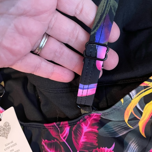 ☀️Studio Untold Tropical Print Swimsuit with front keyhole design☀️ - Picture 6 of 9